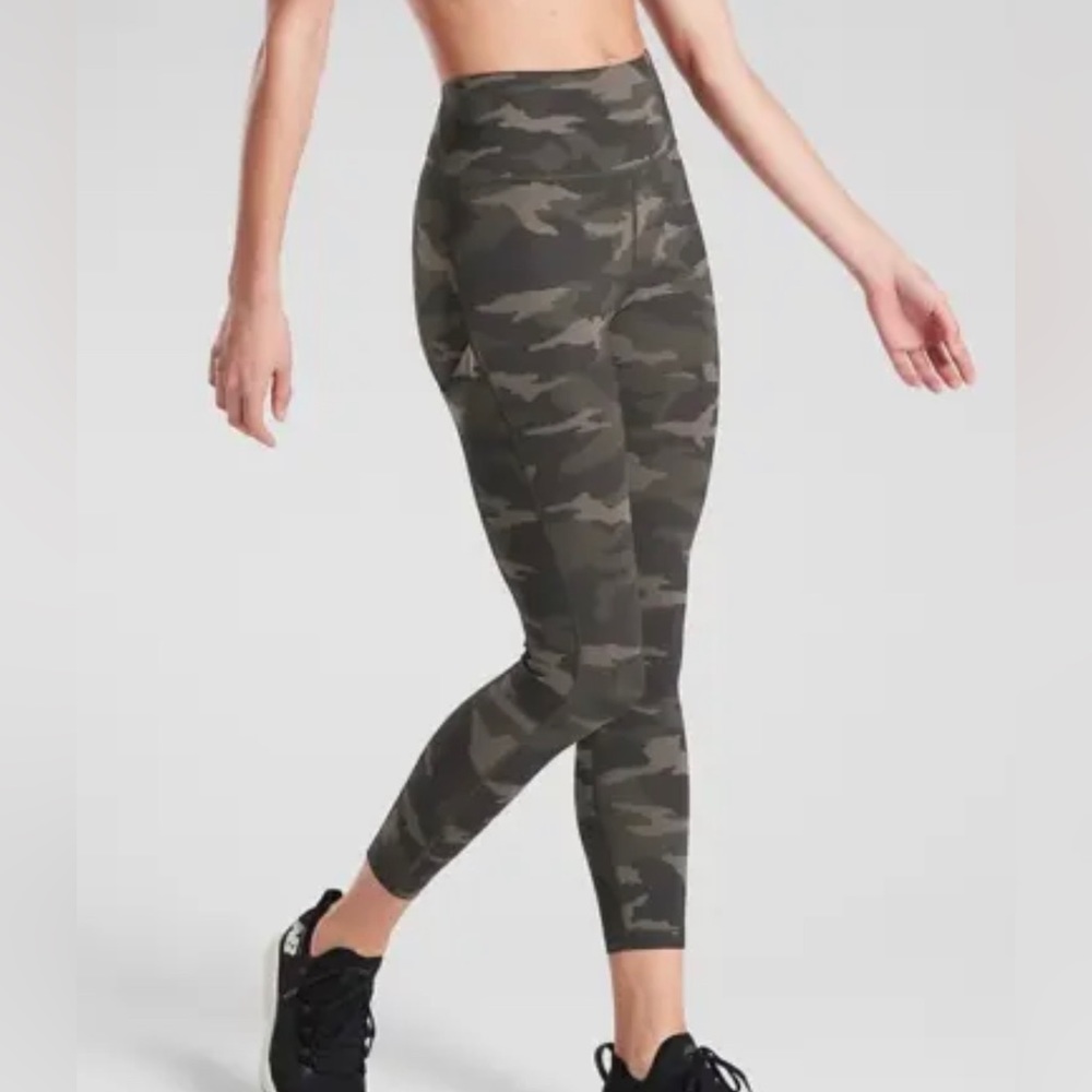 Athleta Ultimate Stash Pocket Camo 7/8 Tight, Olive SIZE 1X